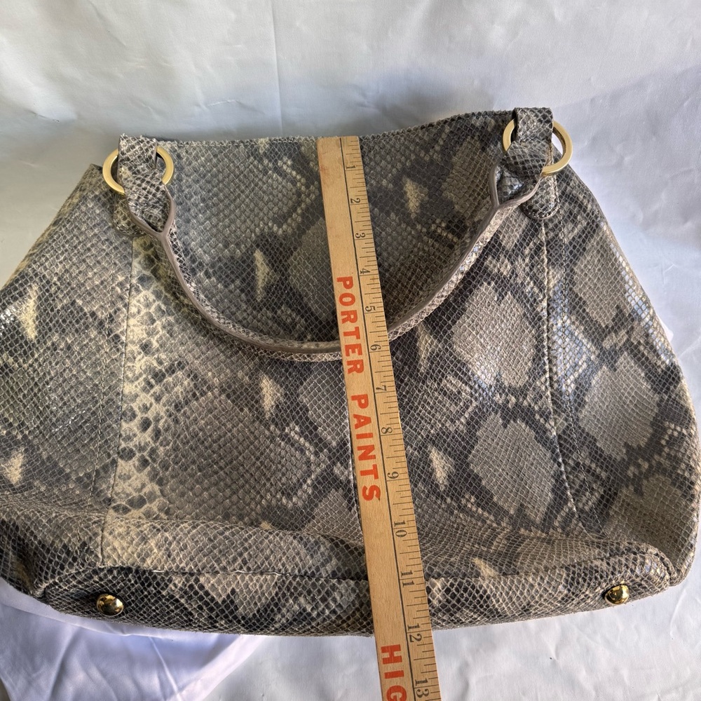 Michael kors // grey, black snake print shoulder tote with crossbody strap - Picture 10 of 11